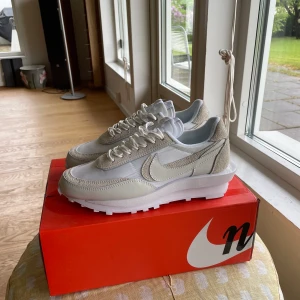Nike Sacai / LDWAFFLE white nylon - Kvitto finns Stockx Stl: 41 Endast seriösa köpare Nypris: 5000 Aldrig använda Köp dom nu för 2999
