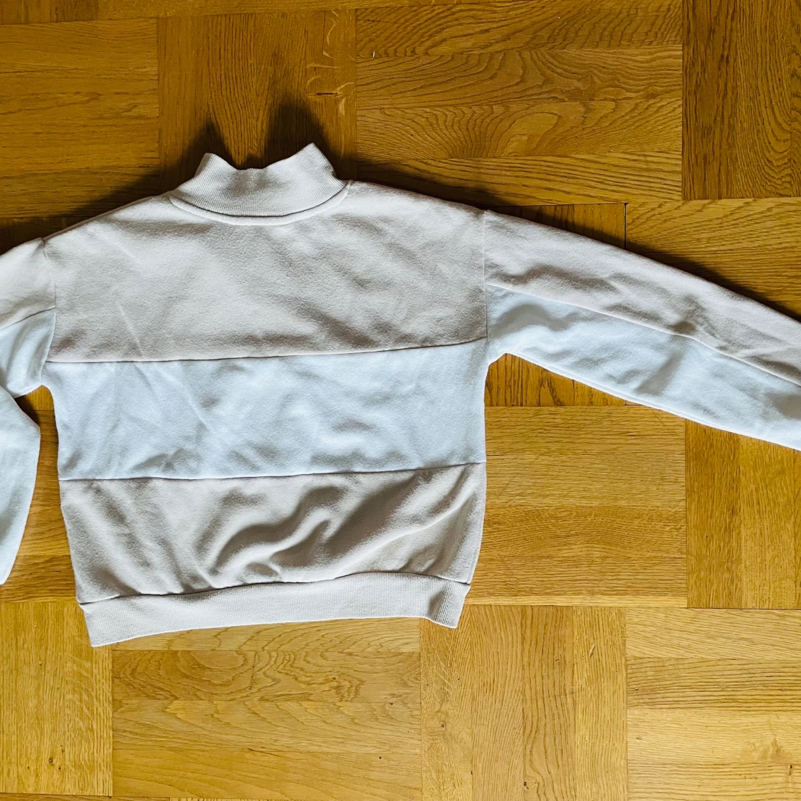 Tröja med liten drag kedja - 90