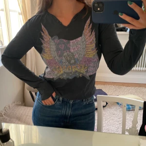 Zadig voltaire tröja - Säljer denna jättecoola zadig tröja! Skulle säga att den passar XS/S. 