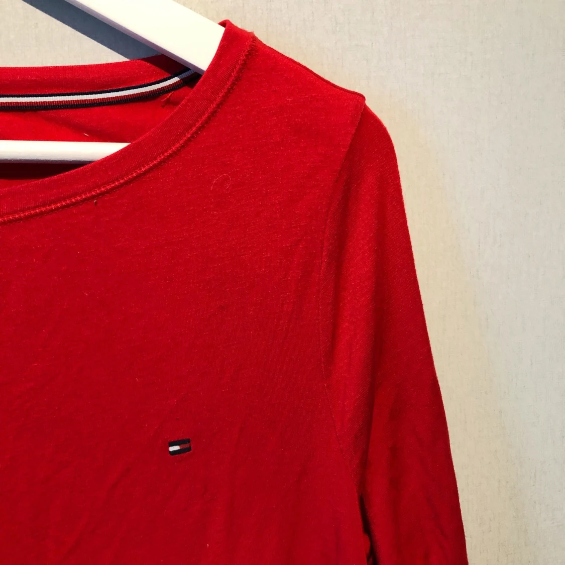 Röd tröja, Tommy Hilfiger strl S
