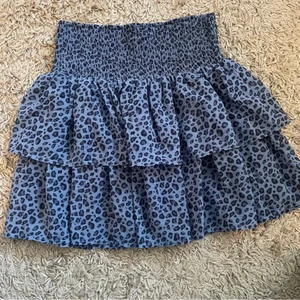 Kjol  - Lånad första bild men de är exakt samma, storlek 158/164 men passar typ alla från M-XS. Bara använd fåtal gånger💖