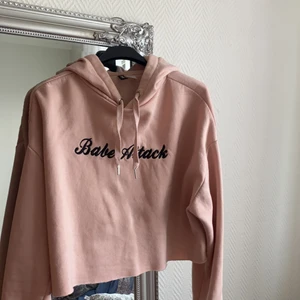 Hoodie - Säljer min Hoodie i färgen babyrosa💞