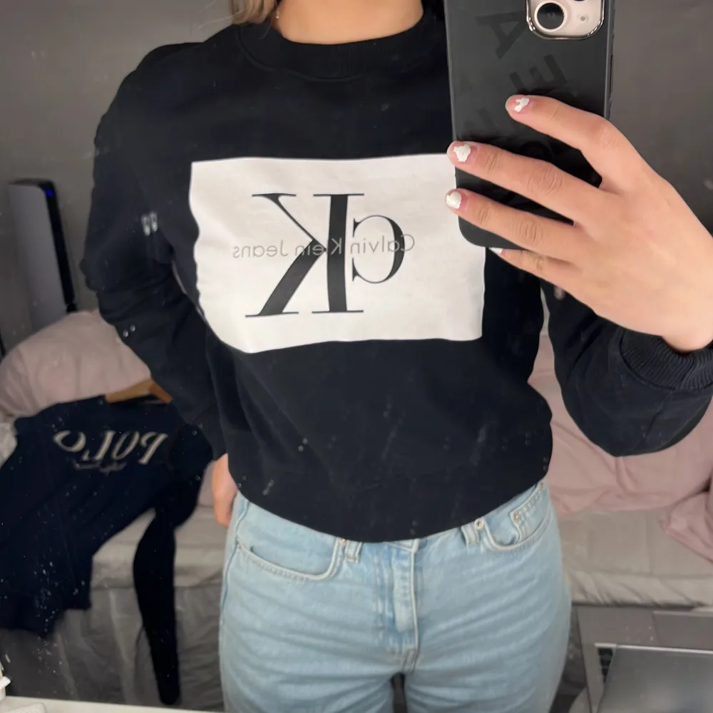 En Calvin Klein tröja i storleken Xs. . Tröjor & Koftor.