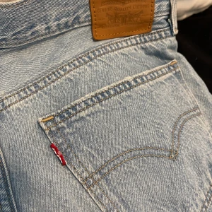 Levis jeans - Använd 2 gånger då de är för små för mig. Så fina så ska köpa en större strl, köpta nya för 1200 kr.