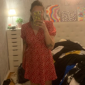 Klänning! - Supersöt sommarklänning, perfekt till midsommar!🌸