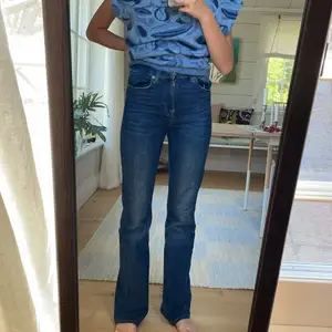 Bootcut jeans från seven! Super snygga, har väldigt bra passform, storlek 26! Nästintill oanvända
