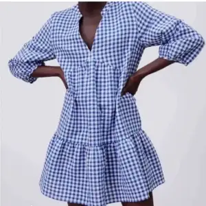 lägger upp igen pgr av oseriös köpare!!🤍säljer denna super fina klänningen från zara då den inte kommer till användning längre🤍kan tänka mig att sälja för 300 (priset kan även diskuteras) och är i storleken S🤍kom privat för fler bilder eller om du är intresserad🤍