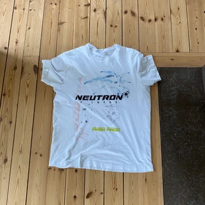 T-shirt(weekday) - Hej, säljer min weekday tshirt från 2020. Sick är den runt 6-7/10. 