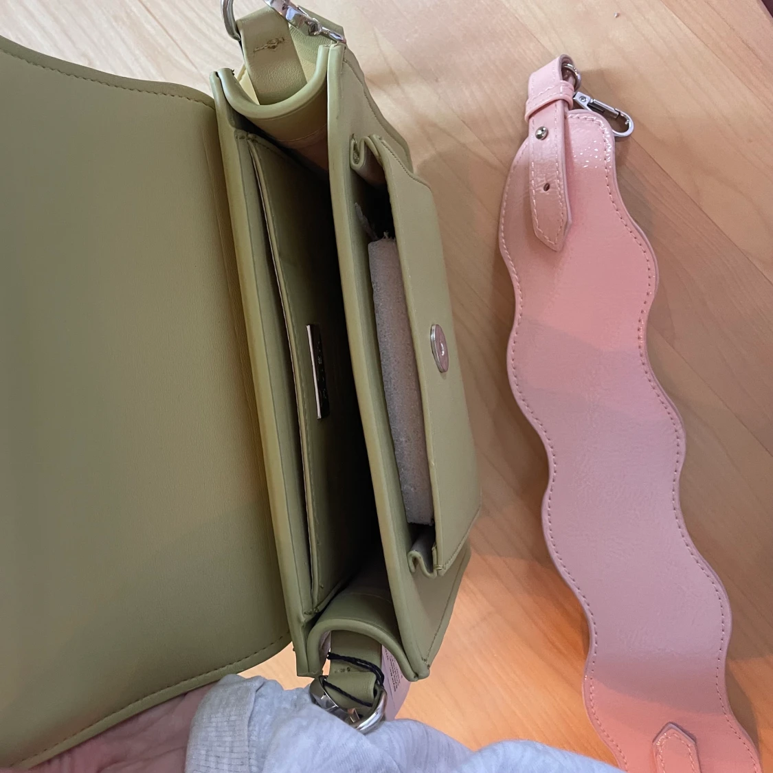 Green vegan Hvisk cross body bag  - 91