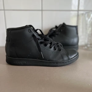 Adidas originals Stan Smith Mid c  - Storlek 38 2/3 använda endast 2 gånger då dom är förstora för mig