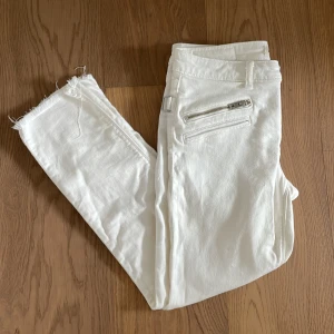 Vita zadig jeans! - Jeans från zadig med fina detaljer 
