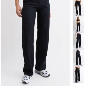 Madlady kostymbyxor  - Säljer nu mina favorit kostym byxor då jag har för många svarta. Dem är gamla modellen av madladys kostymbyxor och är i bra skick men använda. Ordinarie pris 549kr, jag säljer för 150kr.              100kr vid snabbt köp