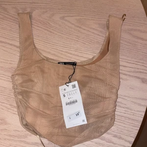 Zara topp - Helt oanvänd Zara topp med lappen kvar. 