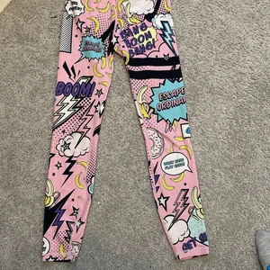 Stonger byxor st.S - Ett par stronges byxor i st.S har inte använt dem så mycket och dem är i väldigt bra skick. Jag säljer dem för att jag inte behöver dem!❤️ köpte dem för 800kr säljer dem nu för 200kr!