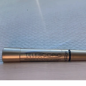 Mascara  loreal  - Använder inte mascara❤️ så lite onödigt att den finns hemma hos mig ❤️