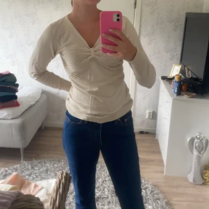 Beige tröja - Snygg beige tröja i storlek S. 