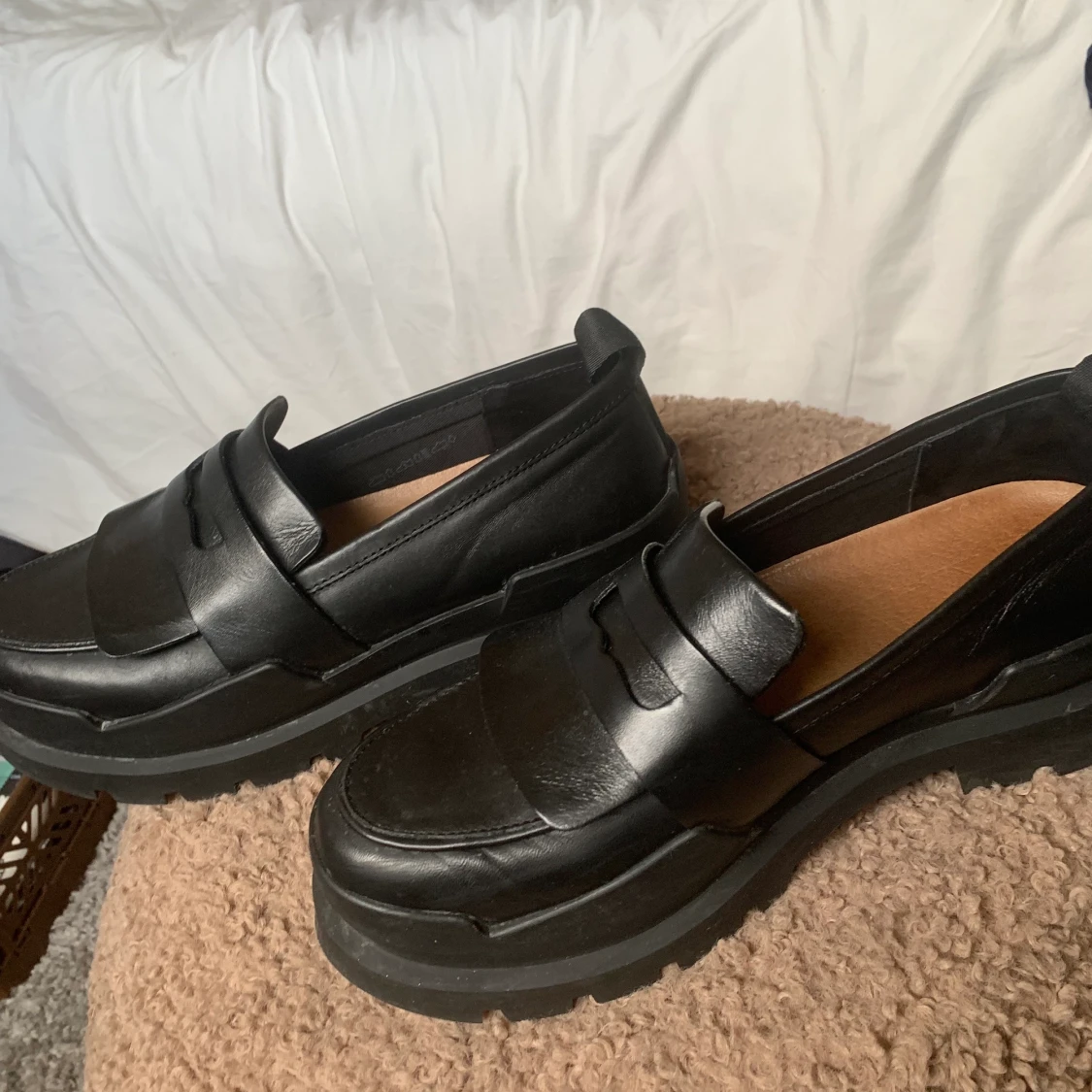 Svarta loafers med hög sula 