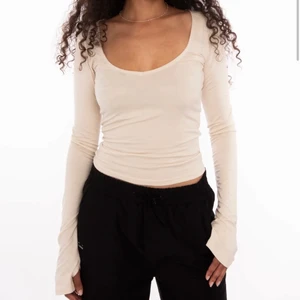 A-dsgn soft top - Säljer denna soft top från A-dsgn som är helt oanvänd i XXS i beige!!