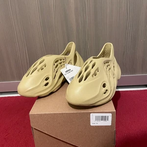 Yeezy foam RNNR - WTS Yeezy foam RNNR Storlek: 44,5 Condition: DS/oanvända
