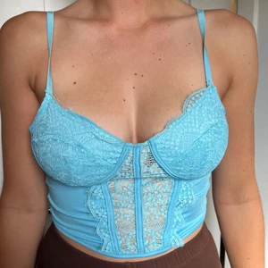 Somrig topp💙 - Säljer denna assnygga topp från amazon💙 perfekt nu i sommar 