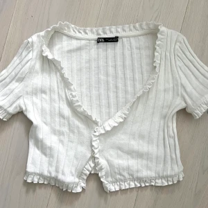 Zara topp - Topp från Zara i storlek 26 (S). 