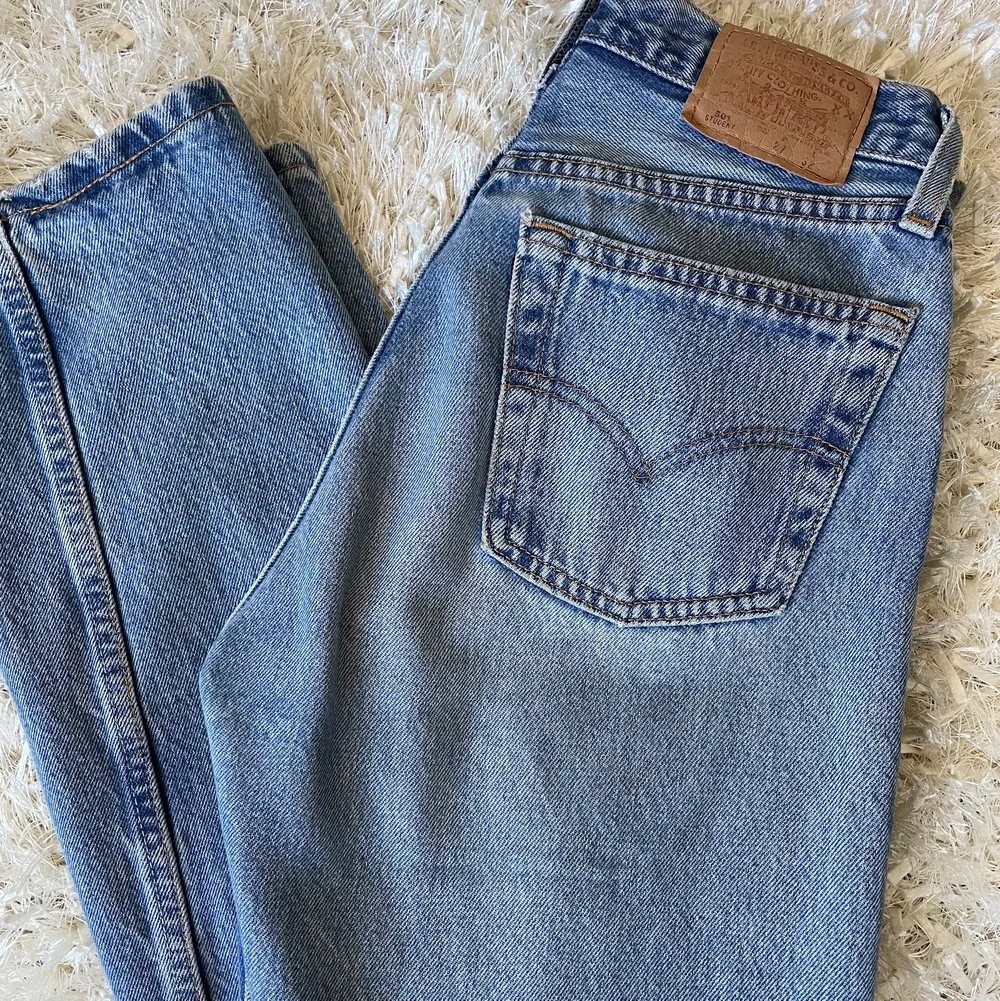 Vintage Levis 501 i storlek w27 l32, fint skick ! . Jeans & Byxor.