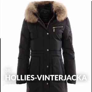 Hollies jacka äkta  - Den e köpt här på Plick, aldrig använd av mig då den var förstor för mig, inte alls sliten den är i jätte gott skick den har äkta päls och e st 38 men rätt stor i storlek. säljer den rätt billigt då jag inte fick den såld förra året👍