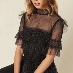 By Malina tröja  - Säljer min skit snygga blus från by malina den är så jäkla snygg ❤️ köpt för 1600 och säljer för 700