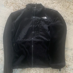 North face fleece - North face föres i fint skick, kommer it till andhämtning hör av dig om fler frågor
