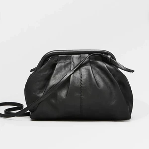 Väska!! - Säljer min fina beck söndergaard väska i äkta skin, nästan aldrig använd. Finns inga defekter alls. Nypris 1399 Pris kan diskuteras!! 