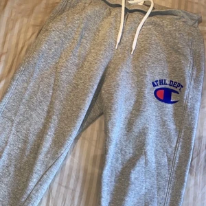 Champion mjukisbyxor  - Sköna Champion mjukis byxor i S/M 