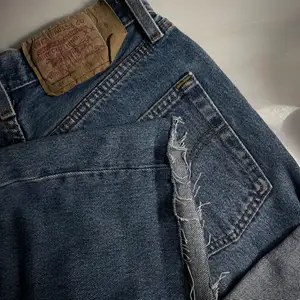 Vintage Levi’s 501, tror det är jeans som blivit avklippta. Superfina men tyvärr för små för mig. Svårt att tyda men tror det är W27, upplever dem som en liten 34.