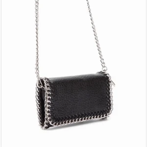 väska  - Tiamo väska i modellen liten/mellan💓säljer pga att den inte kommer till andvändning längre💓