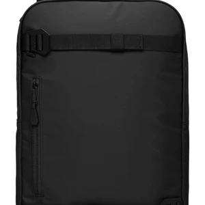 Db ryggsäck - Köpte denna douchebagväska på stadium förra året ,använd fåtalsgånger men den är i ett fint skick.    Skriv gärna till mig om du vill ha bättre bilder🙃