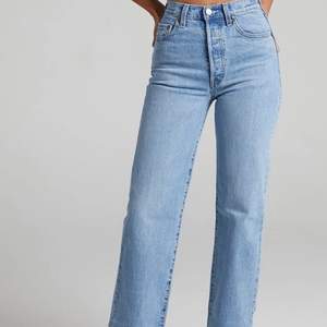 Levis jeans i modellen ribcage straight Storlek: 23