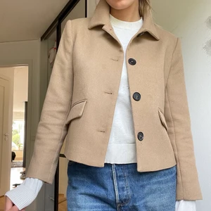 Höstjacka - Passar perfekt till sensommaren/hösten. Knappt använd så den är som ny😊