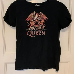 T-shirt - Säljer t-shirt från hm. 🤍