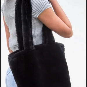 Fluffig vädka - Totebag från brandy melville, helt oanvänd. (Lapp kvar.) kan mötas också