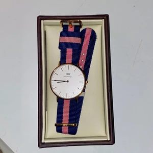Daniel Wellington  - Klockan från Daniel Wellington. Säljer då den inte kommer till användning. Nypris ca: 1500kr