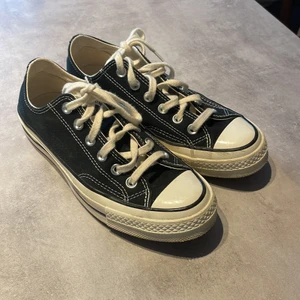 Converse chuck taylor - Stl 37,5 men är väldigt stor i storleken så passar mig som har stl 39-40. Använt några gånger, nyskick. Bud från 350 köp direkt för 450