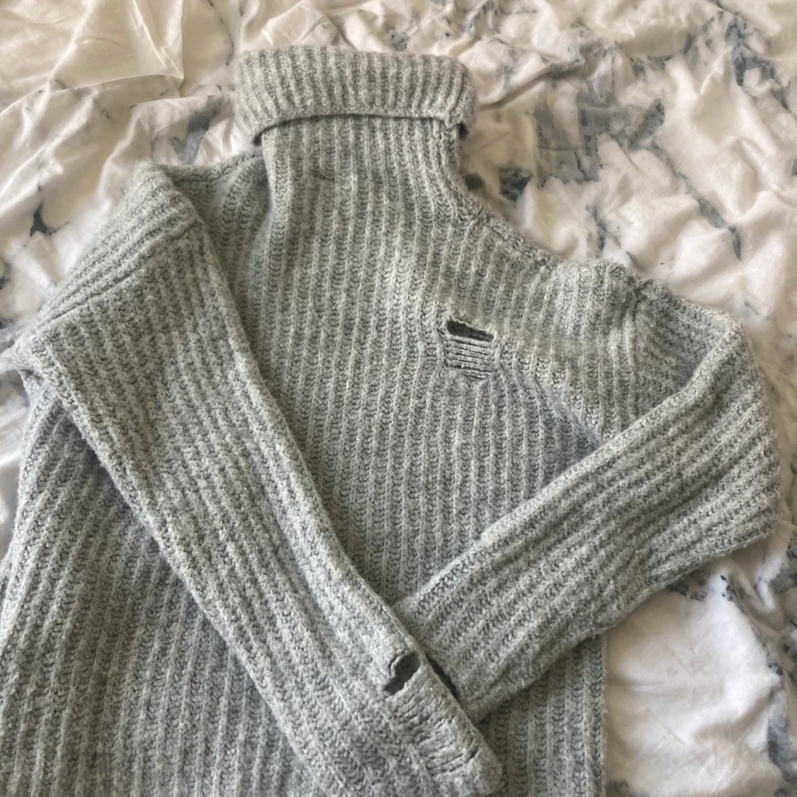 Grå stickad polo tröja strl 170