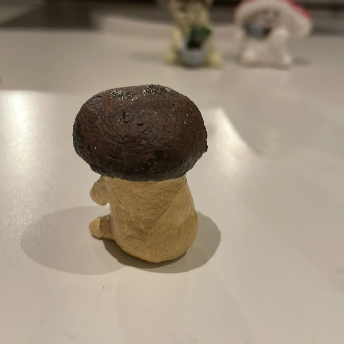 Carl Johan svamp som håller i en apelsin - 90