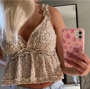 Blommigt linne - Säljer nu detta jättegulliga linne från shein💞