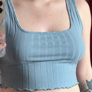 Blå crop top - Det här är en ljusblå crop top från Shein som jag säljer pga jag aldrig har använt den.