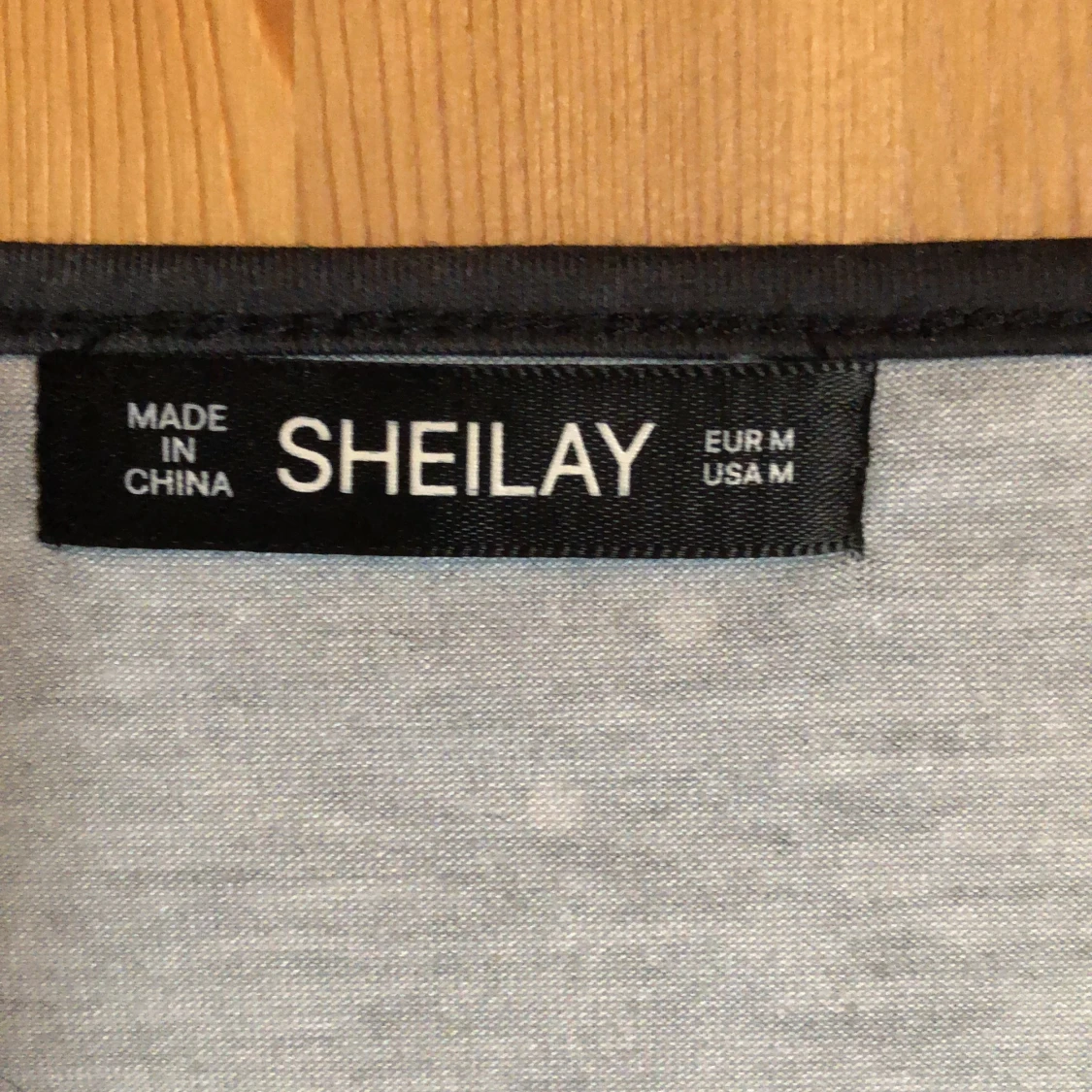 Svart tunn med tryck från Aimchic - 91