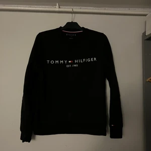 Kenzo, Hugo,Nike  - Någon köpa. Tommy och kenzo är stl S men Nike är 158-170 pris kan diskuteras 