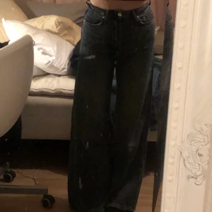 Baggy jeans - Har man frågor eller vill se flera bilder så är det bara att skriva ttill mig:)  Står ej för frakt