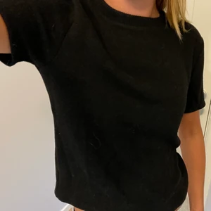 Stickad t shirt  - Svart stickad zara t shirt 