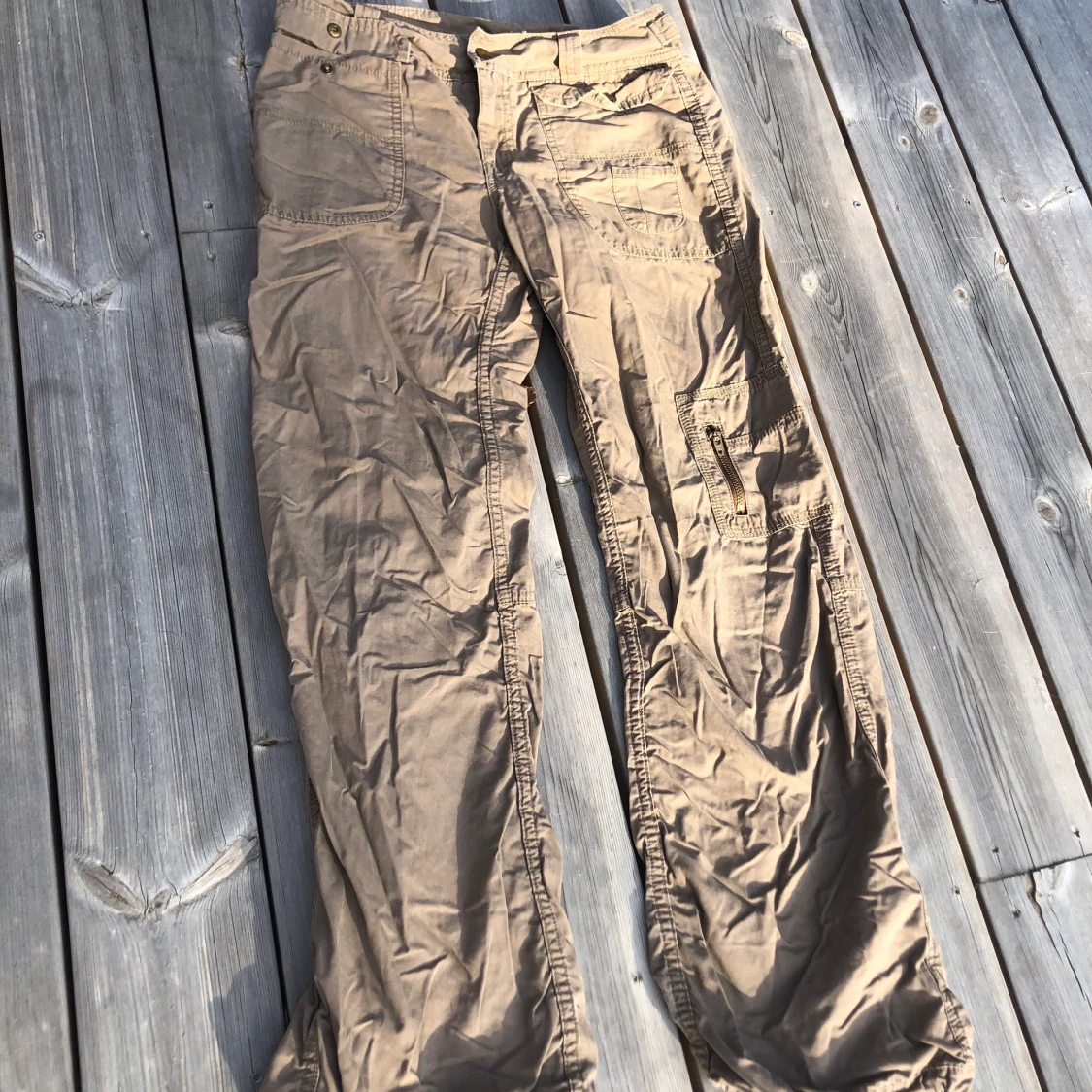 Ett par cargo byxor med 6 fickor köparen står för frakt  - 91