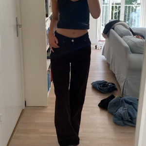 Manchester byxor - Manchester byxor från ZARA. Fint skick, mörk mörk bruna i färgen 